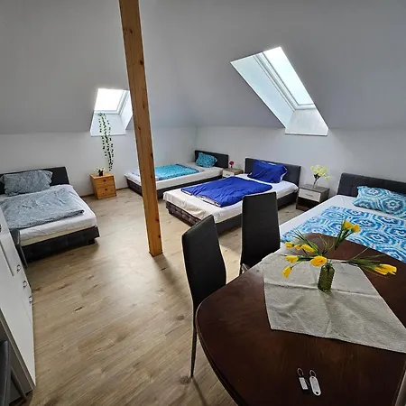 Wohngemeinschaft- Einzelne *