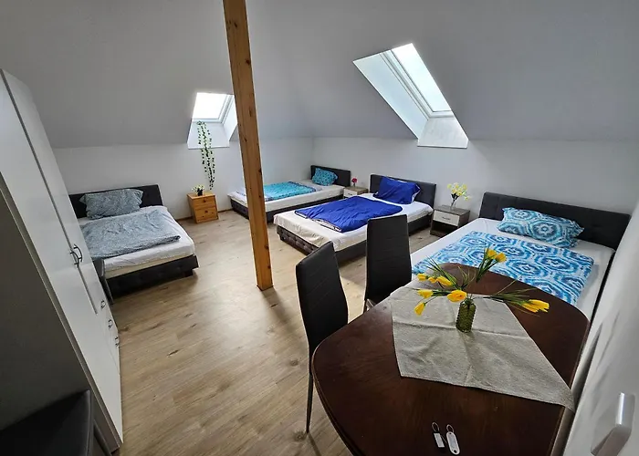 Wohngemeinschaft- Einzelne *